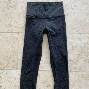 Lululemon Black Animal Print 25” Wunder Under Leggings Size 4